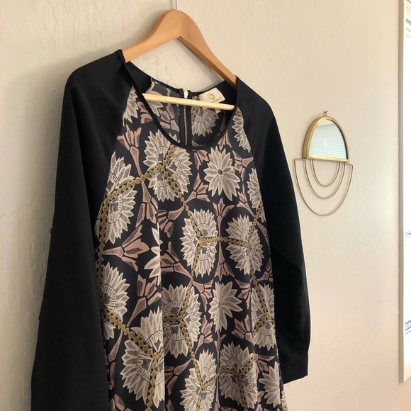 Multi-colored tunic. Great, light material. - Picture 4 of 4